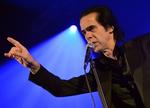 forfatter og musiker Nick Cave fra Australien har sammen med mere end 500 forfattere underskrevet appellen imod masseovervågning. 