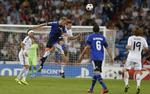 Klø. Sidst FCK og Real Madrid tørnede sammen, tabte FCK 0-4 på Santiago Bernabéu. Fodboldkommentator Jan Kalborg tror dog på en jævnbyrdig revanche. 