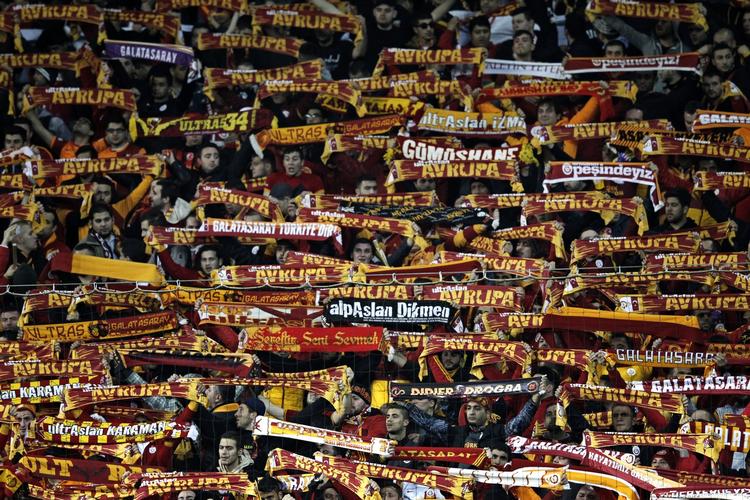 Pres. Galatasarays danske fankoordinator er overbevist om, at det tyrkiske mandskab tager sig af andenpladsen i FCK's pulje. 