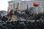 Vandkamp. Ukrainske demonstranter kæmper i øjeblikket for at holde belejret rådhus. 