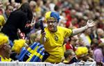 forskel. Danmark og Sverige har ikke meget at lade hinanden høre, når det handler om sport, men når snakken går på økonomi, så er den svenske vækst meget større. 