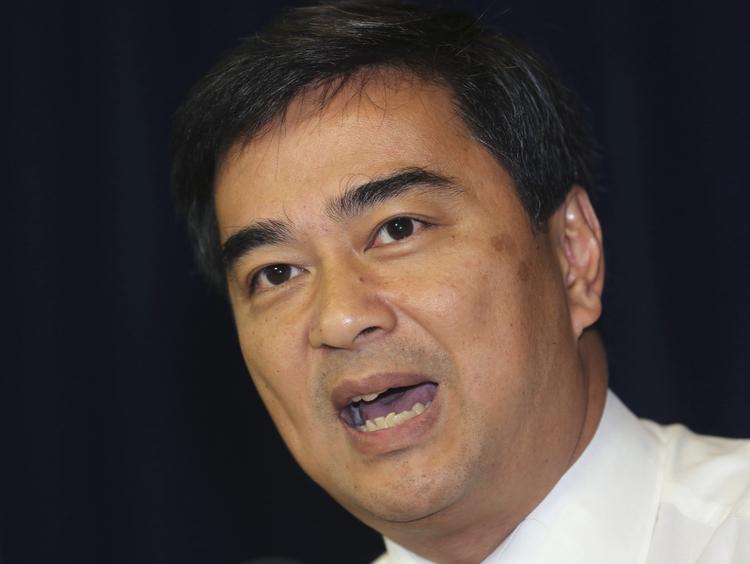 Thailand. Tidligere premierminister i Thailand Abhisit Vejjajiva tiltales for at være ansvarlig for drab på demonstranter. 