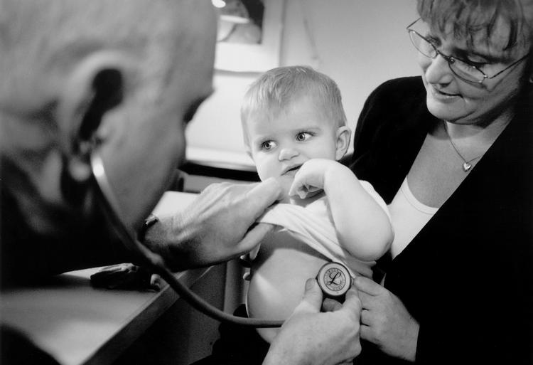 Forebyggende. Forældre vil nu blevet mindet om, hver gang det er tid til at gå til lægen for at få poden vaccineret. (Arkivfoto) 