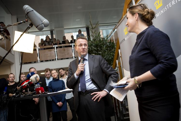 Ministeroverdragelse. Karen Hækkerup overtager i dag Justitsministeriet efter Morten Bødskov. 