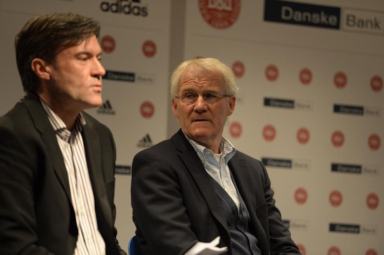 forlænget. Morten Olsen (th) vil aldrig på efter en playoff-plads ved en kvalifikationsrunde. Han vil vinde gruppen, siger han. 