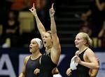 EUROPAMESTRE. Mens Mie Ø. Nielsen var på vej op fra vandet blev det anoonceret, at hun sammen med Pernille Blume, Jeanette Ottesen og Kelly Riber Rasmussen var havde vundet 4x50 meter fri og forbedret den danske rekord. 