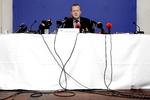 Pengemangel. De seneste måneders skandalesager risikerer nu at få økonomiske konsekvenser for klimaorganisationen Global Green Growth Institute (GGGI), hvor Lars Løkke Rasmussen (V) er formand. Billedet er fra pressemødet, hvor Lars Løkke Rasmussen forklarede sin rejseaktivitet for GGGI. - Foto: 