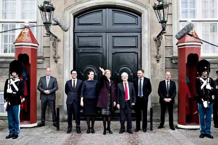 vinderhold? Statsminister Helle Thorning-Schmidt håber, at gårsdagens rokade bliver den sidste inden valget. Men især udnævnelsen af EU-parlamentarikeren Dan Jørgensen som fødevareministermøder kritiske røster. 