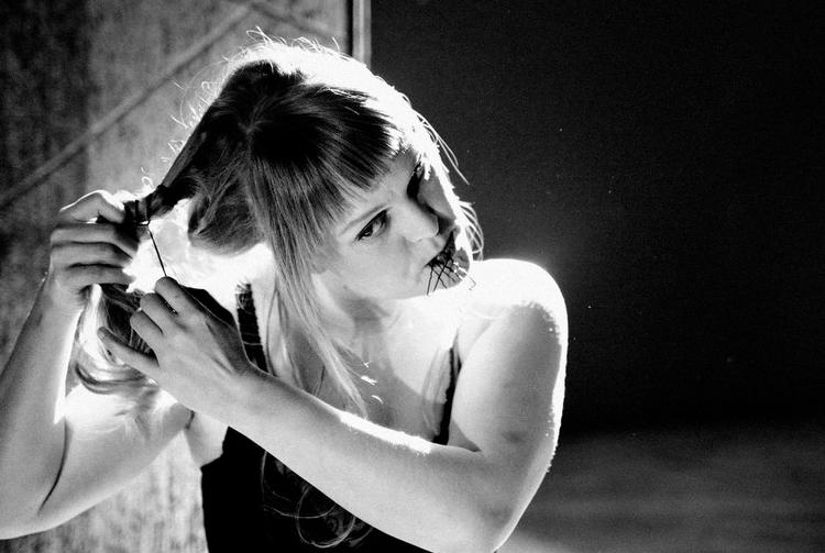 Ros. Jomi Massage har fået stor ros for albummet 'Primitives'. Bl.a. af Politikens Simon Lund, der tildelte 5 hjerter. 