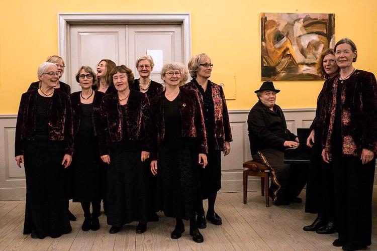 Kordamer. Opstilling til fotografering i Hans Egede Kirke. 