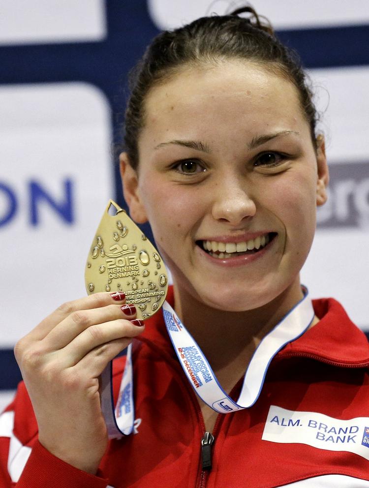 GULD-MIE. I begge sine starter hidtil ar Mie Ø. Nielsen vundet guld, i 4x50 meter fri og 100 meter rygcrawl. 