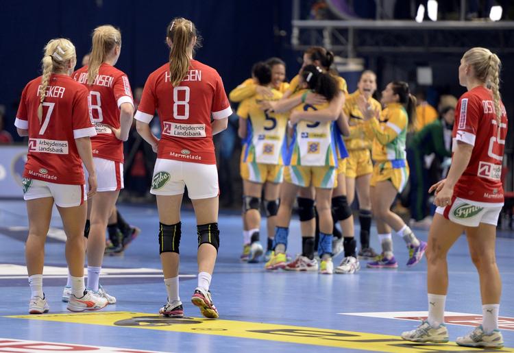 Nederlag. De danske kvinders nederlag til Brasilien kostede en topplacering i gruppespillet. Derfor venter Montenegros europamestre i VM's 1/8-finale. 