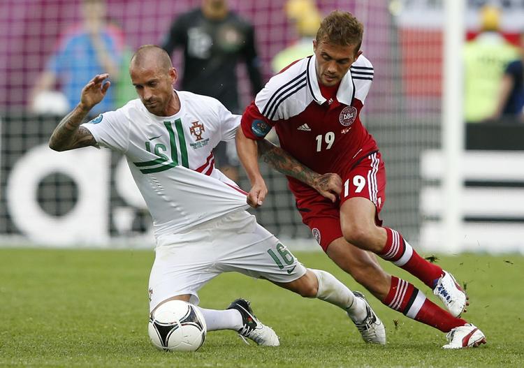 Perfekt. Den danske midtbanemand Jakob Poulsen (th) ville passe fint ind i FCM-stilen, mener træneren. 