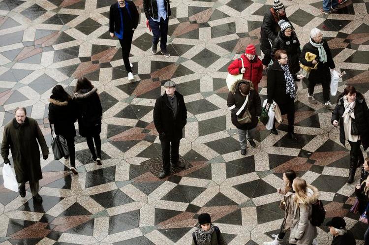 <cutline_leadin>Explorer. </cutline_leadin>Det gælder om at kigge op, når man går på opdagelse i Indre By i København, mener Torben Frandsen. 