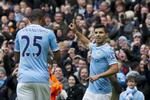 Målorgie. City har nu scoret 35 gange i deres ligahjemmekampe i denne sæson. Her jubler Agüero med den senere tomålsskytte Fernandinho. 