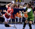 Knockout. Mette Gravholt og co. skal i kamp søndag aften kl. 20.45. Nederlag til Montenegro er lig med en slukket medaljedrøm. 