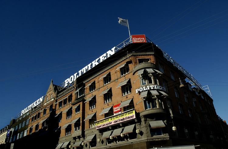 Politiken. Avisens ånd er en blanding af kreativt anarki og mistro til autoriteter - ikke mindst avisens egne. 