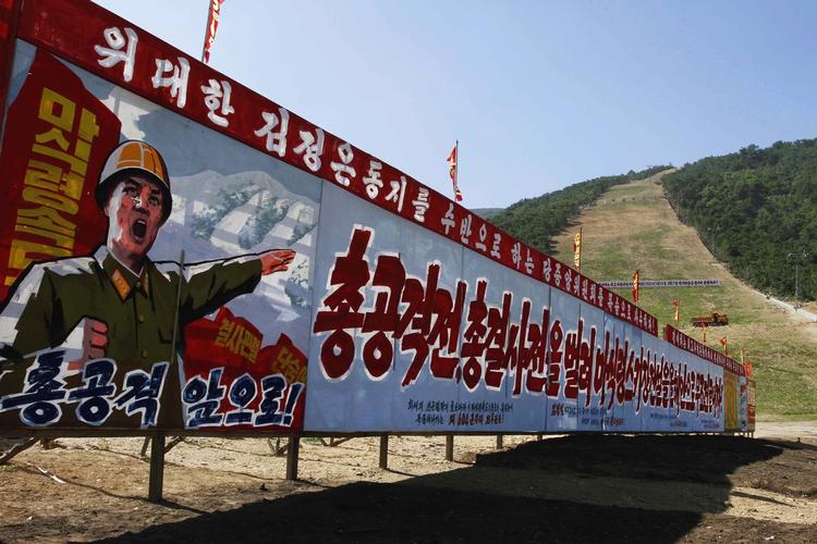 diktatordrøm. Skisportstedet Masik Pass Ski Resort med 110 kilometer skipister af flere sværhedsgrader, et hotel, en heliport og svævebaner er blevet markedsført kraftigt, siden den nordkoreanske leder, Kim Jong-un, besøgte det i juni og opfordrede til, at det blev gjort færdigt inden årets afslutning. 