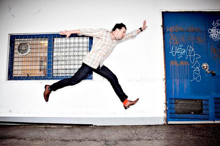 kemokomik.  1. marts 2014 optræder Geo med showet 'Kemo og Comedy' i Bremen. 