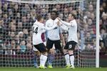 sejrstørke. Danny Welbeck (midt) var afgørende for Manchester United med to scoringer inden for tre minutter i starten af opgøret mod Aston Villa. 