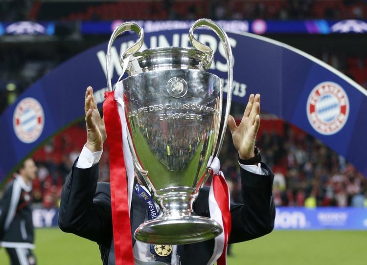 storhold. Jupp Heynckes var på flere måder manden bag pokalen, da Bayern München vandt Champions League-finalen. 