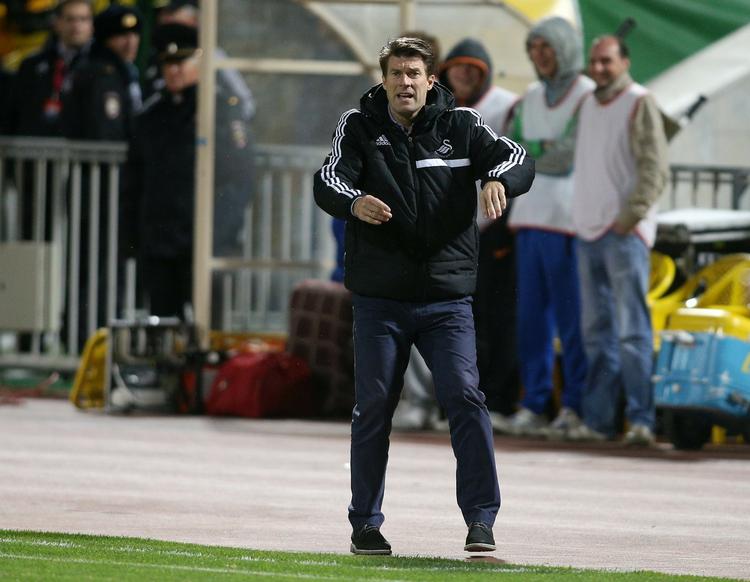 svært. Swansea og Michael Laudrup gik lige akkurat videre fra Europa Leagues gruppespil og tørner nu ind i Napolis uheldige Champions League-tabere. 