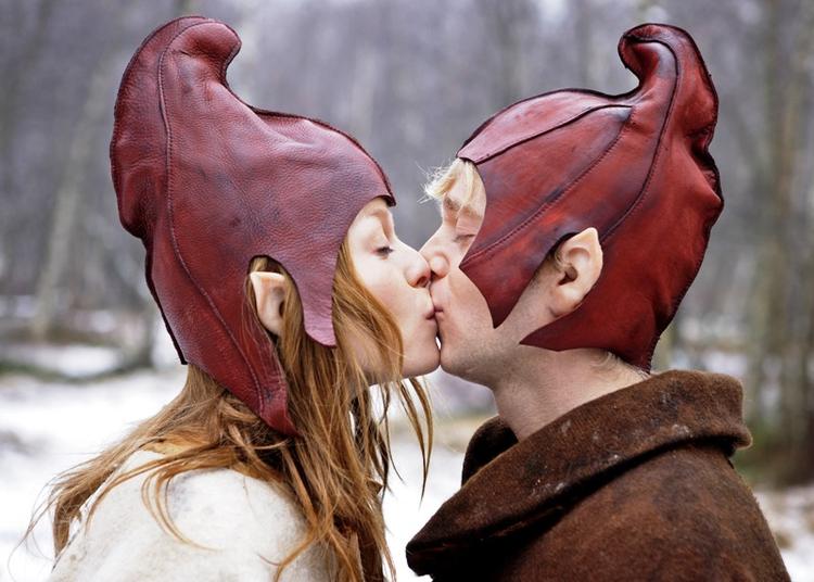 NISSEKYS. Børnenes Ulandskalender knytter sig i år til 'Pagten', og med papkalenderen får man også et rødt venskabsarmbånd og et dokument med en venskabspagt med i købet. 