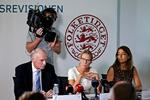 Dommen. Kontorchef Peder Juhl Madsen, rigsrevisor Lone Strøm og afdelingschef Lone Glahn præsenterer Rigsrevisionens sønderlemmende kritik af Skatteministeriets ejendomsvurderinger 21. august i år. Nu ønsker flere politikere, at Rigsrevisionen også undersøger Finansministeriets rolle i sagen. 