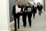 GGGI. Dansk Folkeparti kan ikke se, hvordan tre embedsmænd kan fortsætte i deres job, når de har tilbageholdt vigtige informationer for daværende udviklingsminister Christian Friis Bach (R) i sagen om rejsereglerne i klimaorganisationen GGGI. En sag, der endte med, at ministeren gik af. 