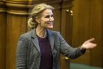 Fremtid. Det vil ikke ændre noget for  Helle Thorning-Schmidt, hvis hendes mand Stephen Kinnock får held med sin politiske ambition om at få en plads i det britiske parlament, siger statsministeren. 
