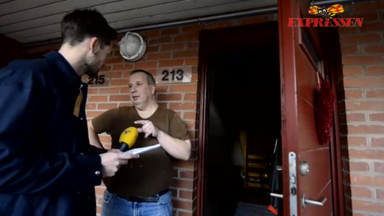 Konfrontation. Anders Dahlberg er lokalpolitiker i Skåne for Sverigesdemokraterne. Igår blev hans hoveddør udsat for et bombeangreb, mens han var hjemme med sin kone og sit barn. 