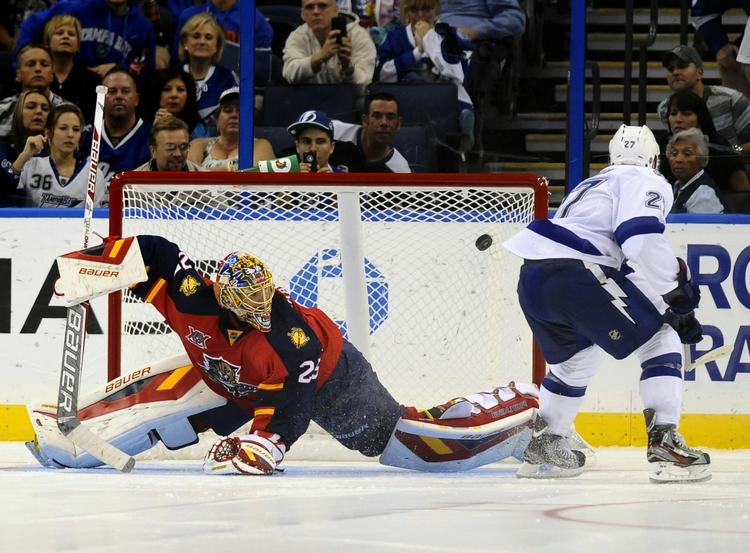 træningslejr. Jonathan Drouin scorer det afgørende mål for Tampa Bay Lightning i kampen mod Florida Panthers i september. Lige nu skøjter stjernen rundt på isen i Rødovre. 