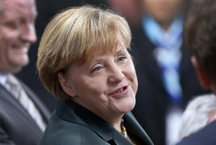 Tyskland med kansler Angela krævende. Merkel i spidsen kræver nu, at den medlemskasse, som skal kunne redde banker i krise, skal styres af medlemslandene alene. 