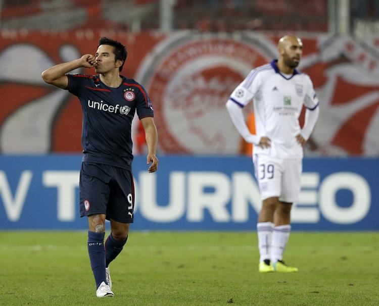 tribunepladser. Olympiakos gik videre til ottendedelsfinalerne i Champions League med blandt andet en hjemmesejr mod Anderlecht. Men de græske tilskuere bliver straffet for dårlig opførsel. 