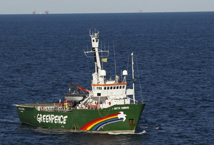 Løsladelse. De 30 besætningsmedlemmer på Greenpeace-skibet Arctic Sunrise får nu lov til at forlade Rusland, hvor de har været tilbageholdt siden 18. september. 
