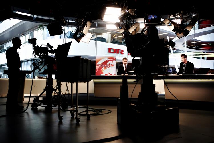 Krise. For et år siden rykkede DR 1 TV-avisen fra kl. 21 til 21.30, hvilket dog ikke har stoppet seerflugten, selv om omlægningen i de første måneder lignede en succes. 