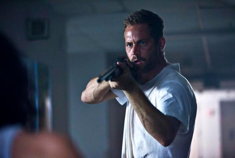 Stress. Under orkanen Katrina har Nolan (Paul Walker) 3 minutter ad gangen til at skifte ble på sin datter i kuvøsen, skaffe mad og holde tyve væk. 