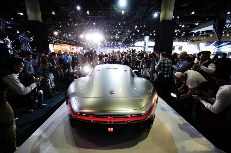 Ekstrem. En så vild bil som Mercedes-Benz AMG Vision Gran Tourismo ser man kun på de helt store internationale biludstillinger. En ny appe er en genvej til den slags oplevelser. 