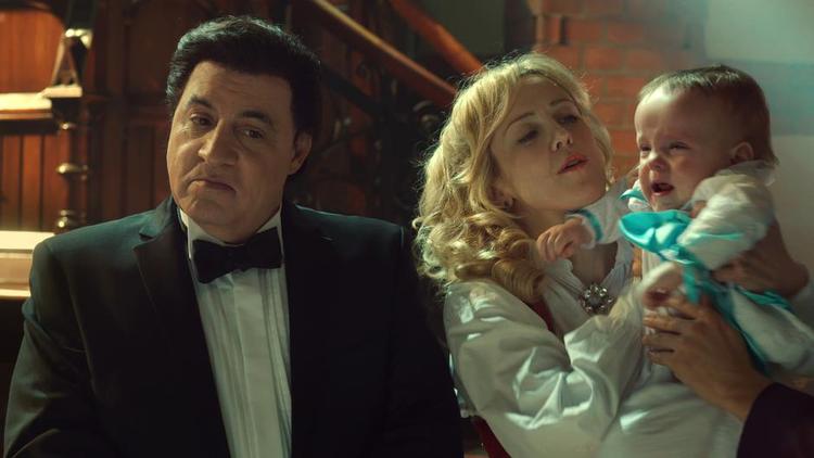 Ligestilling. Steven van Zandts Frank Tagliano kommer på en hård prøve, da hans norske jente Sigrid (Marian Saastad Ottesen) forventer, at han tager sin del af forældreorloven. 