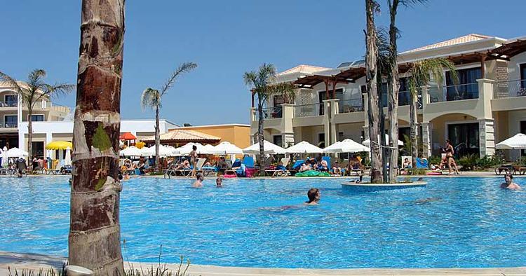 Frafald. Fra 2014 gælder det gule sygesikringskort ikke længere på rejser i EU. 