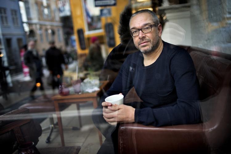 Klassiker. I mere end 10 år har Lars Dahlager leveret grumme grin og mavepustere med Listen. Og I kan lide det. (arkivfoto) 