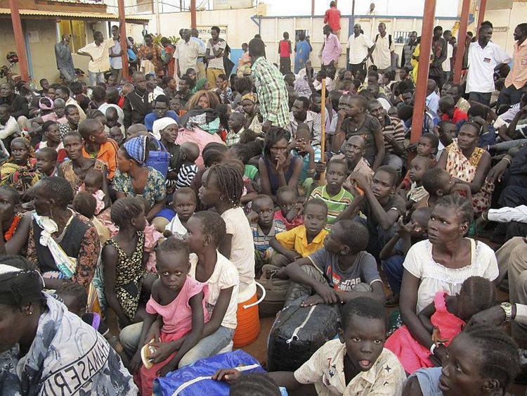 Sydsudan. Omkring 16.000 sydsudanesere har søgt tilflugt i to FN-lejre i Juba, siden ildkampene begyndte i hovedstaden i søndags. 
