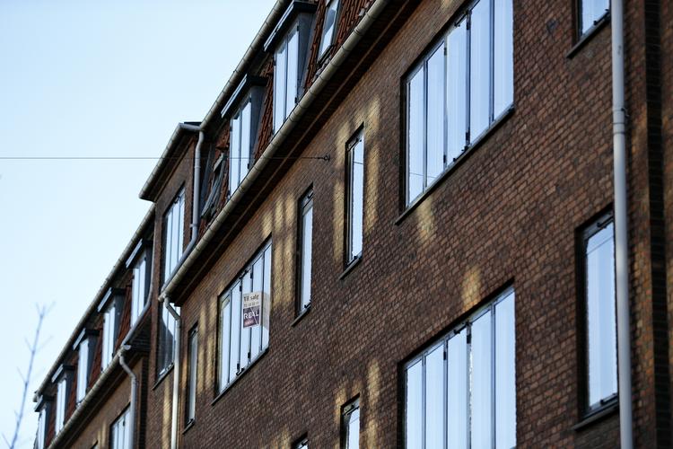 KONKURS? Andelsboligforeningen Bangsbohus på Frederiksberg er så økonomisk rådden, at lejlighederne reelt er usælgelige - men Danske Bank, der er kreditor, vil ikke lade andelshaverne slippe ud af problemerne ved at lade foreningen gå konkurs. 