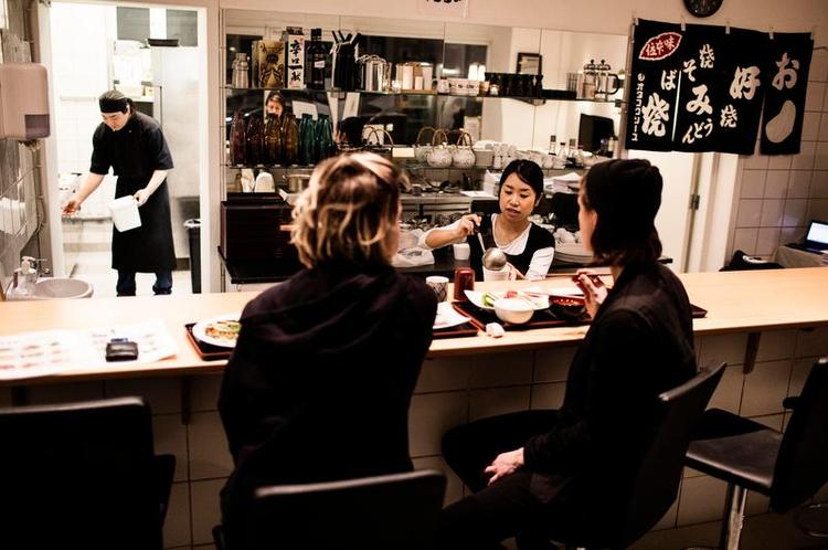 Sake. På Issa kan du få sake til dine udon-nudler. 