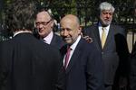 storinvestor. Goldman Sachs med Lloyd Blankfein i spidsen er den af de tre private investorer, som skyder flest penge i Dong. Den amerikanske investeringsbank kommer med otte af de 11 milliarder kroner. 