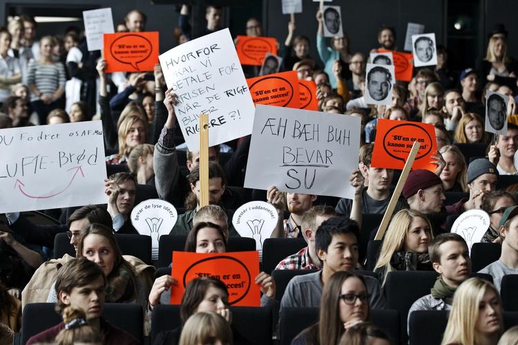 Modstand. Uddannelsesminister fik hug af de studerende for sin SU-reform og for den såkaldte studiefremdriftsreform. Nu kritiserer gymnasieeleverne ham for at forsøge at få dem hurtigere igennem med den nye talentudviklingspakke. 