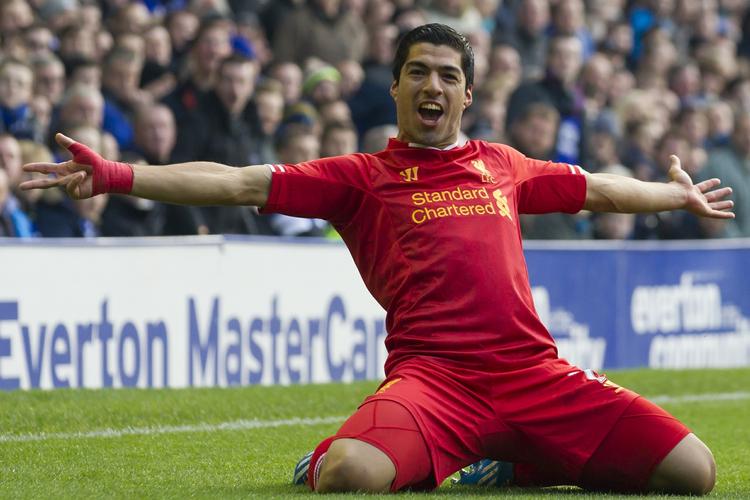 Kampen mellem Liverpool og Chelsea bliver første konfrontation mellem Suarez og Chelsea-forsvareren Branislav Ivanovic, efter at uruguayaneren bed Ivanovic i armen tilbage i april og reddede sig 10 spilledages karantæne på den konto. 