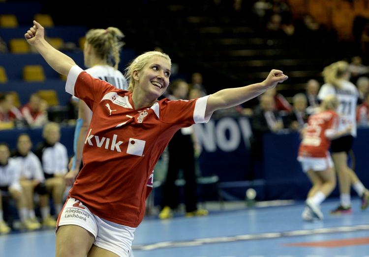 FLYVENDE. Jeg er sindssygt stolt af det her hold, siger Maria Fisker om de danske VM-semifinalister. 