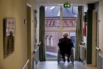 Forskelsbehandling. På mange rådhuse glæder man sig over, at socialministeren nu melder klart ud, at der skal gribes ind, fordi de private plejehjem, som har været i hastig vækst siden 2007, systematisk overbetales af kommunerne - på bekostning af ældre på kommunale plejehjem. 