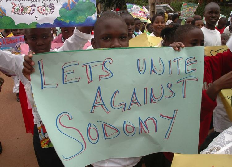 Uganda er ikke noget godt sted at være homoseksuel. Demonstrationer mod bøsser og lesbiske sker jævnligt, og nu har landet skærpet lovgivningen. 